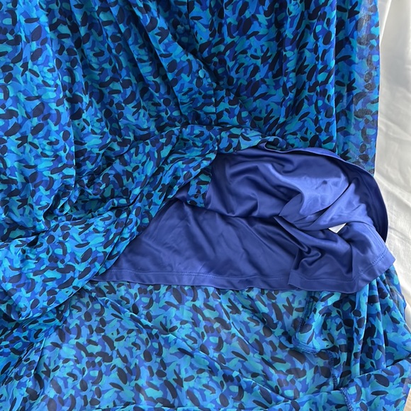 4 for $70.00- Long dress, light & airy, size 1X, Blue,GreenBlack, buttoned front - Picture 9 of 9